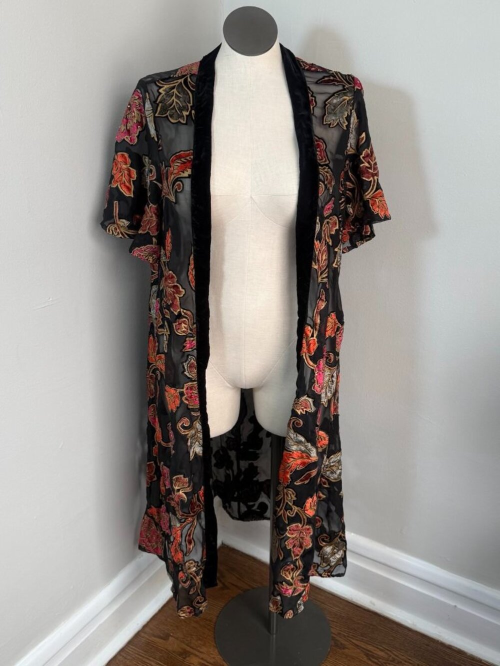 EUC 1X Torrid Insider Collection Floral Leaves Velvet Lined Sheer Kimono